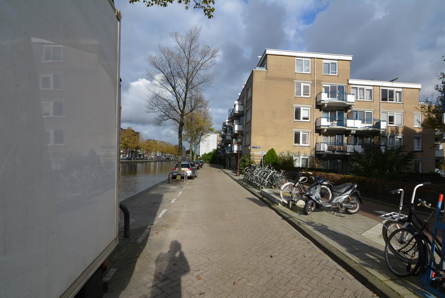 Tweede Kostverlorenkade vanaf Jan Hanzenstraat