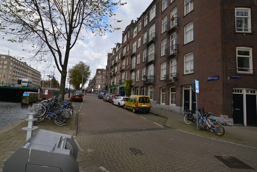 Tweede Kostverlorenkade vanaf Tolbrugstraat