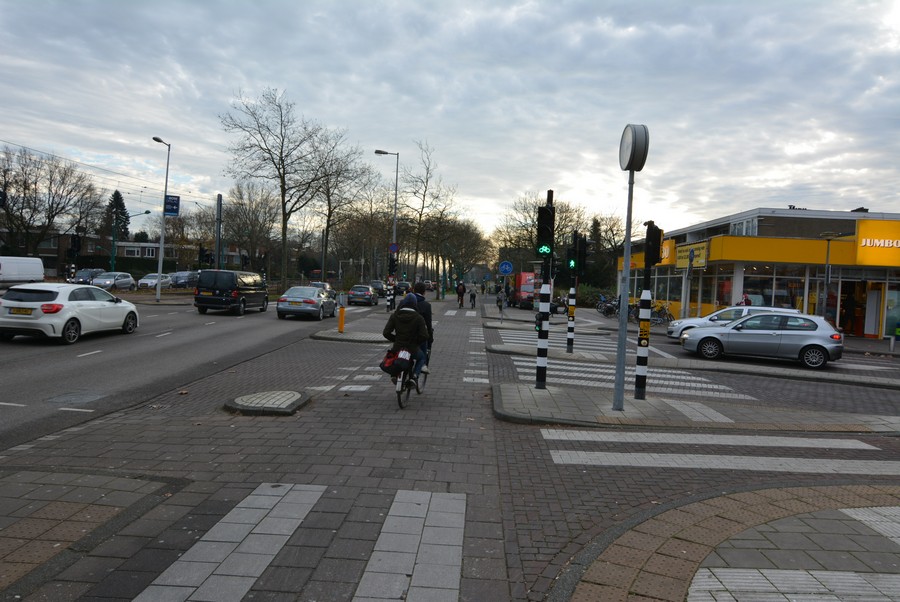 Buitenveldertselaan vanaf winkelcentrum-2