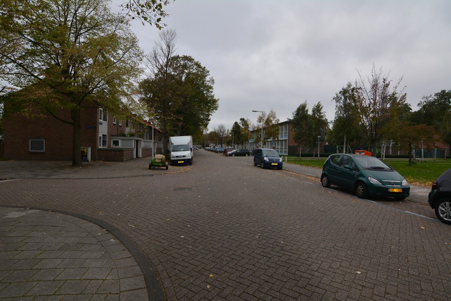 Louis Couperusstraat vanaf Herman Robbersstraat