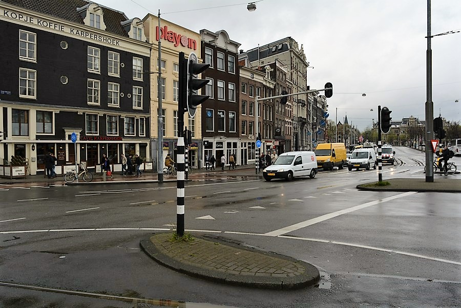 Prins Hendrikkade vanaf Martelaarsgracht 1e